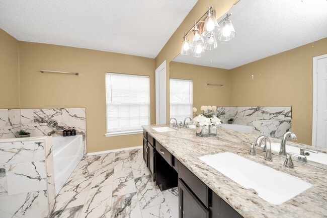 Building Photo - 1111 Cascade Creek Dr