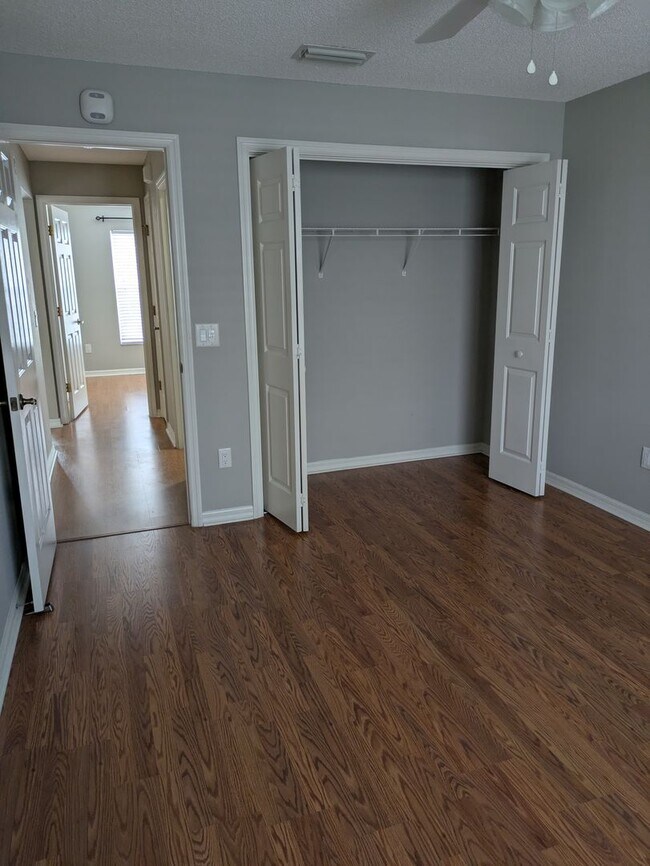 Building Photo - 866 Oak Forest Dr