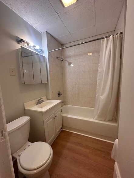 Building Photo - 32 E 47th St