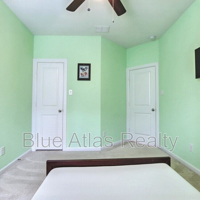 Building Photo - 4983 Stornoway Dr