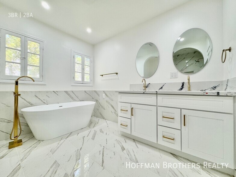 Building Photo - 302 N Mansfield Ave