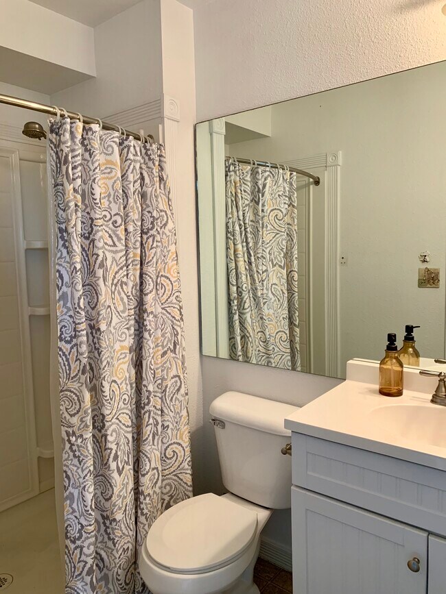 Building Photo - 3340 Richmond Dr