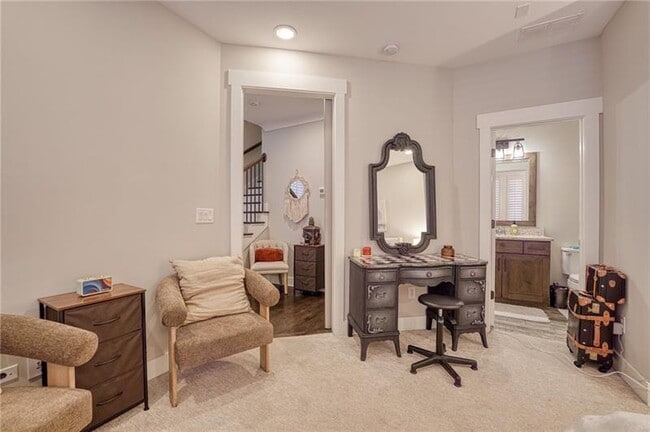 Building Photo - 984 Memorial Walk SE