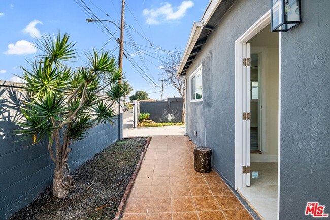 Building Photo - 14808 S Condon Ave