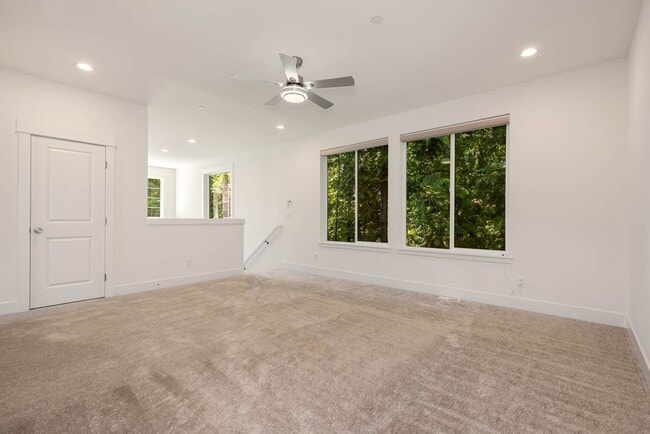 Building Photo - Newer Construction in Avenwood | 5BR Home Near Sammamish Commons