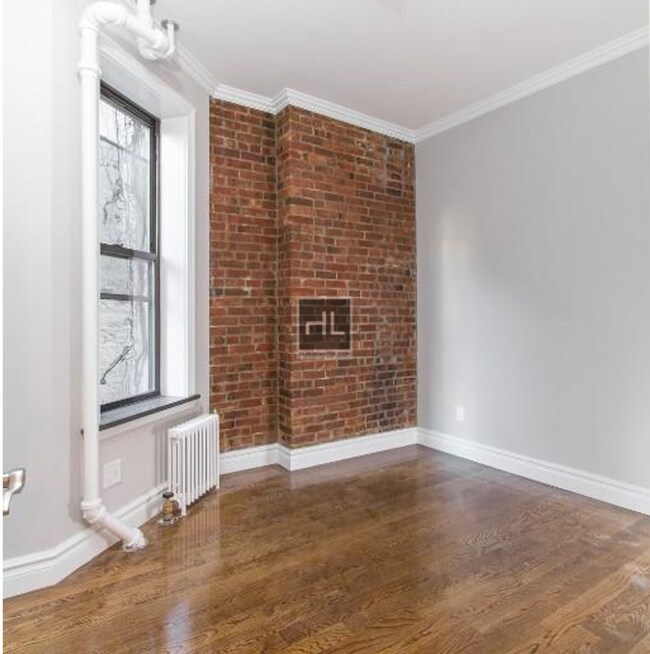 Building Photo - MOTT ST.