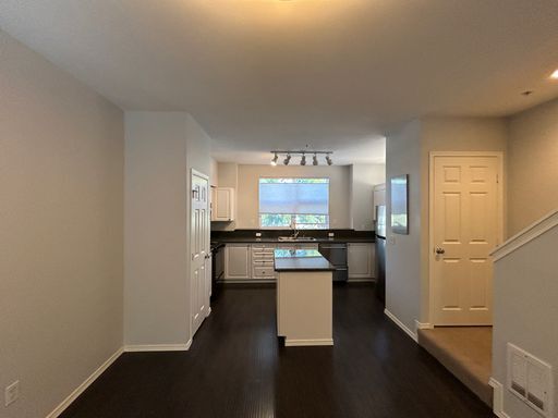 Building Photo - Gorgeous 2 bedroom 2 bath townhome available now!