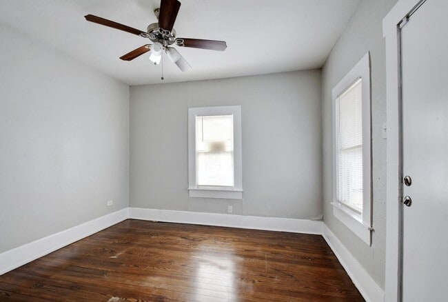 Building Photo - 1314 N Sabinas St