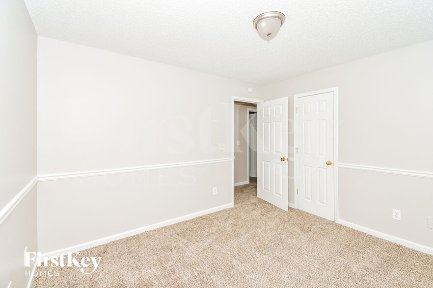 Building Photo - 209 Oakwood Pl