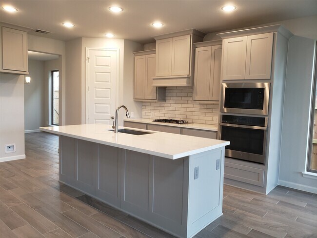 Building Photo - 8806 Morning Glow Dr