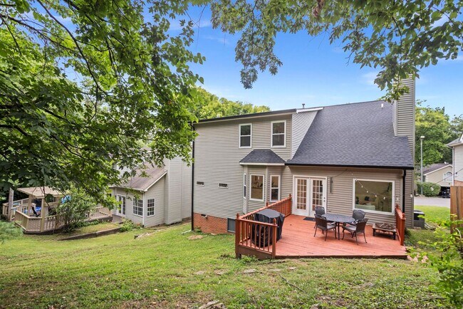 Building Photo - 1009 Elmshade Ln