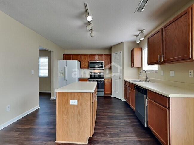 Building Photo - 221 Timberwood Dr