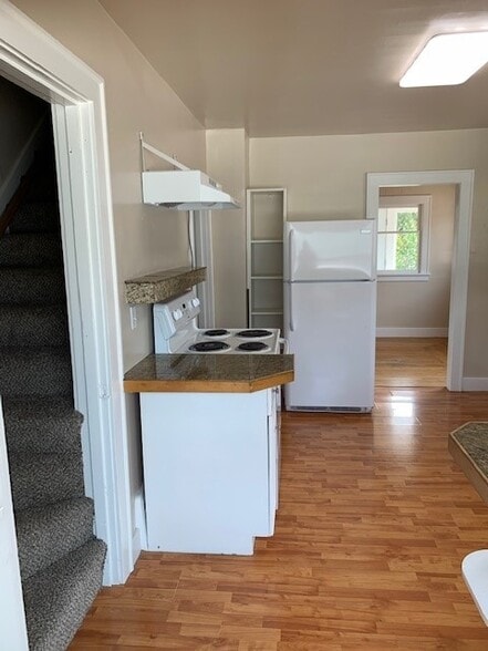 Kitchen - 2717 Mill Ave