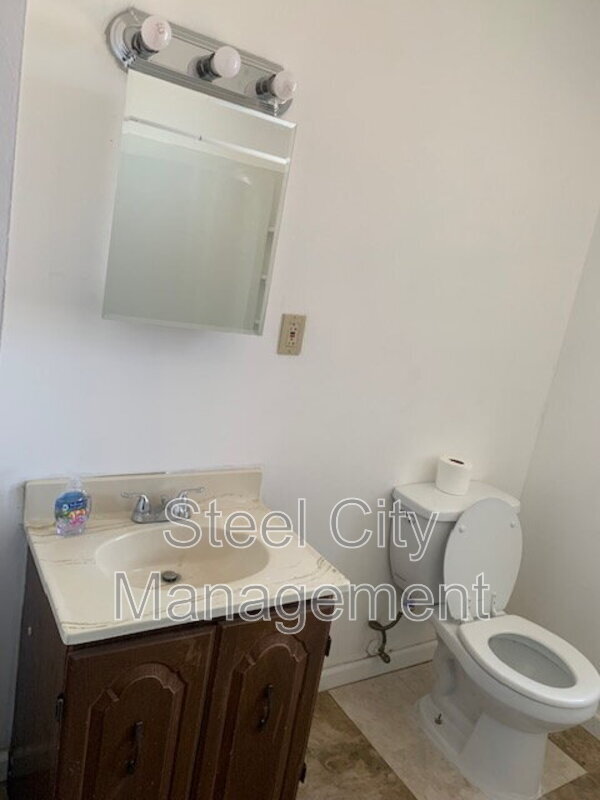 Building Photo - 810 Wood St