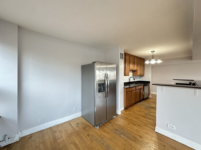 Building Photo - 4180 N Marine Dr