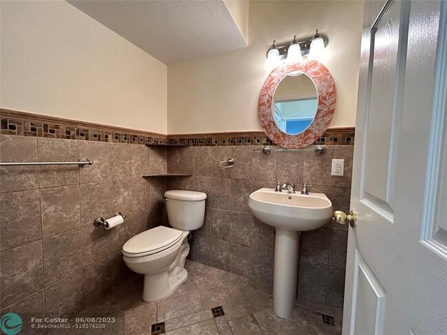 Building Photo - 604 NW 170th Terrace