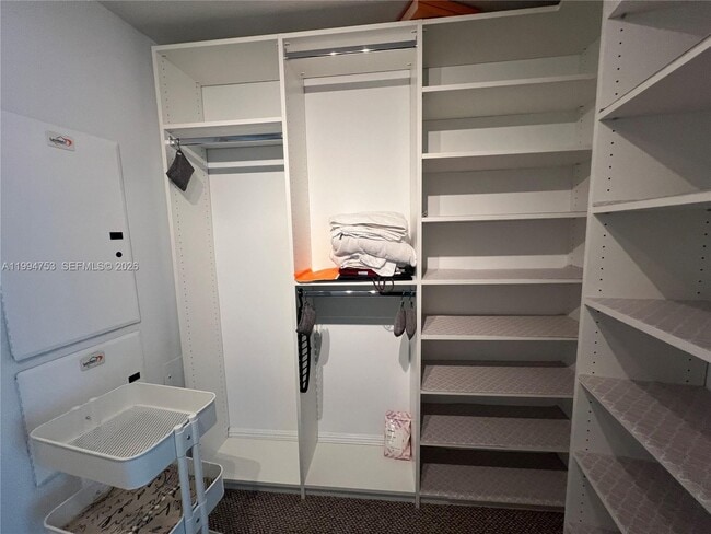 Building Photo - 1750 N Bayshore Dr