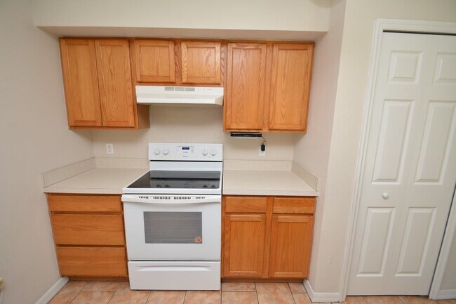 Building Photo - 47 Buttermill Dr