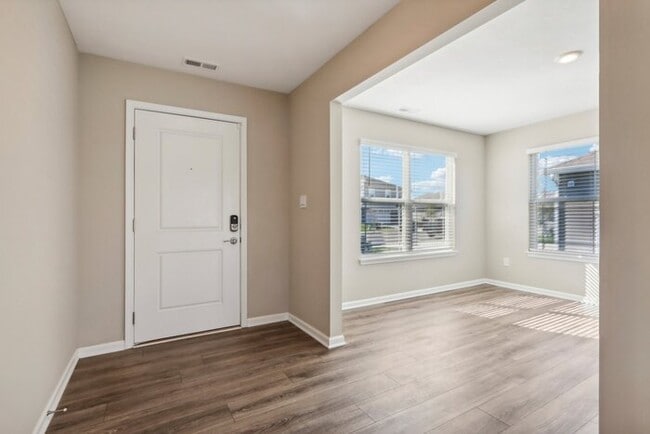 Building Photo - Fantastic 5bd/3ba home! Let yourself in!