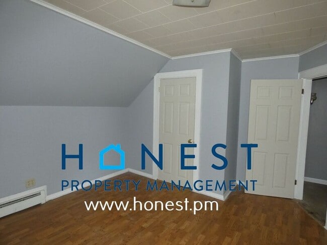 Building Photo - 8 Lasalle St