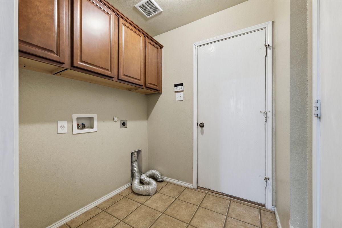 Building Photo - 5917 Stone Mountain Rd