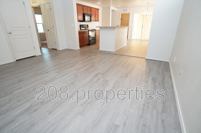 Building Photo - 201 W Lava Falls Dr