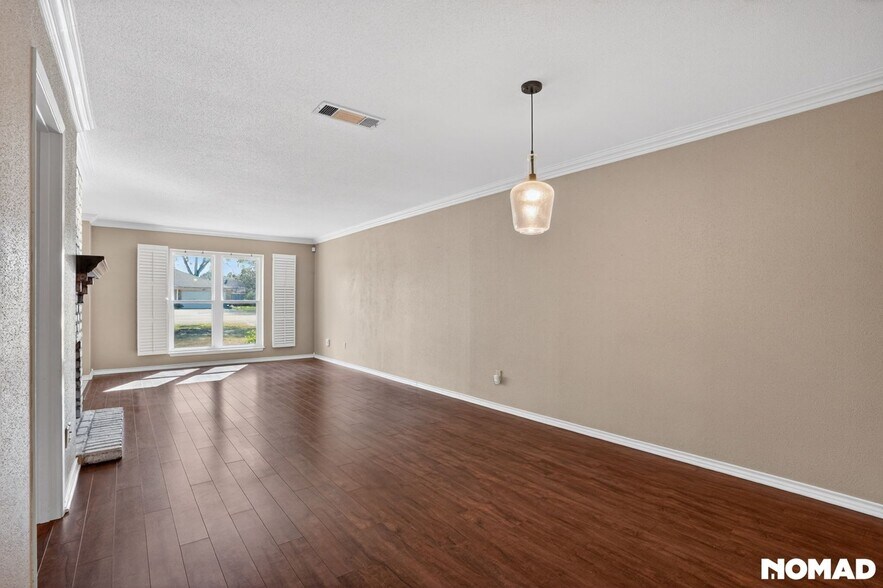 Building Photo - 8960 Manion Dr