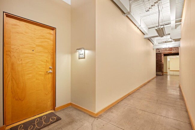 Building Photo - Gorgeous loft in a converted window factor...