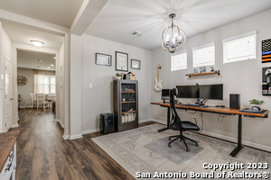 Building Photo - 8527 Straight Oaks