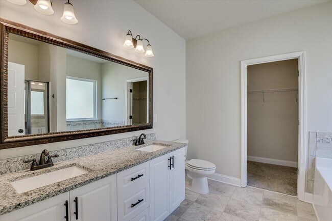 Building Photo - 1232 Gregory Landing Dr