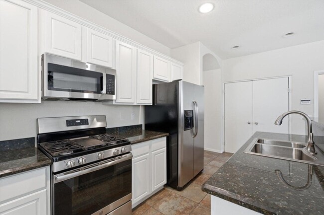 Building Photo - 1423 S Newberry Ln