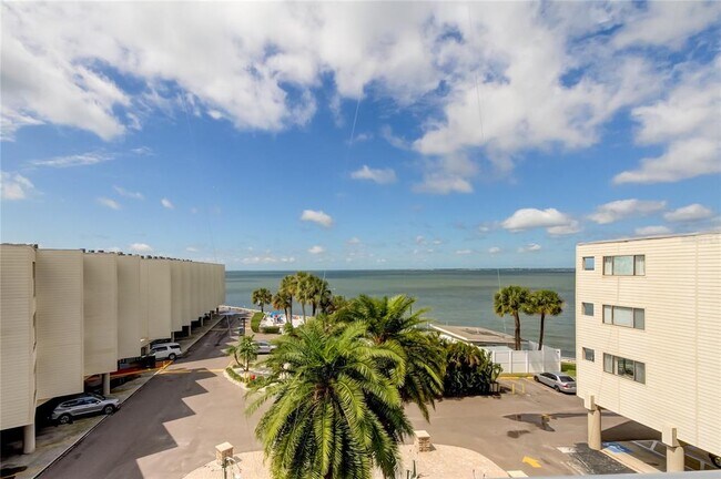Building Photo - 2506 N Rocky Point Dr