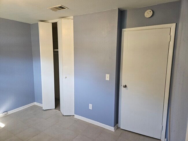 Building Photo - 2211 Patou Dr W