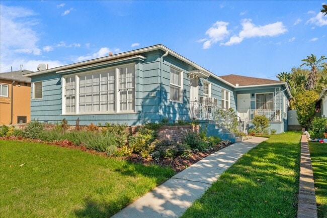 Building Photo - 5918 S Fairfax Ave