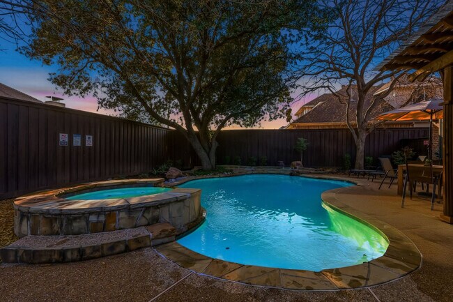 Building Photo - 2008 Vista Dr