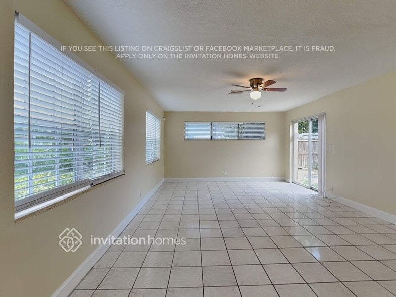 Building Photo - 854 W Jasmine Dr