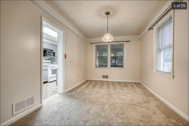 Building Photo - 3 Bedroom Rehabbed Home