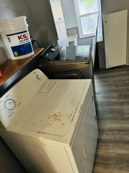 Building Photo - 615 NW Arlington Ave