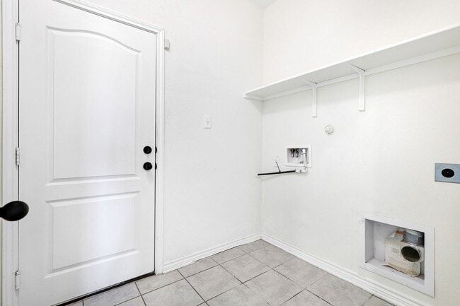 Building Photo - Elegant Two-Story Home with Spacious Loft and Private Green Belt Views