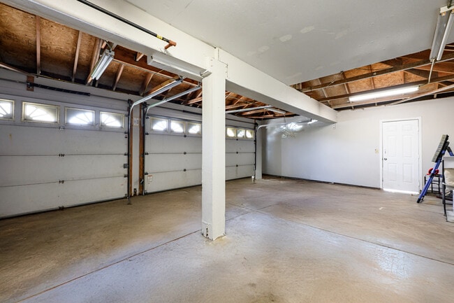 Building Photo - 6933 Stanislaus Pl
