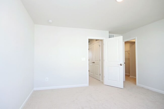 Building Photo - Walkable, Dog-Friendly Townhome Near Downtown Crozet