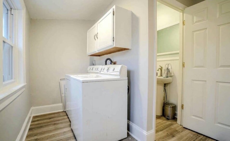 Mud/laundry room on first floor. - 4346 Cresson St
