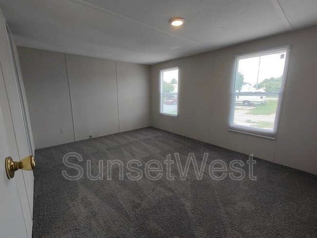Building Photo - 217 E Tower Ln