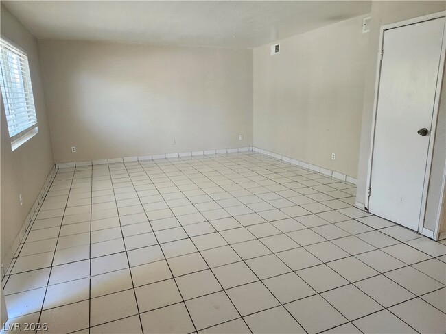 Building Photo - 4737 Thunderbolt Ave