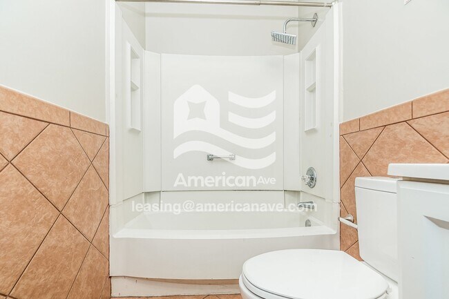 Building Photo - 3536 Torbay Dr