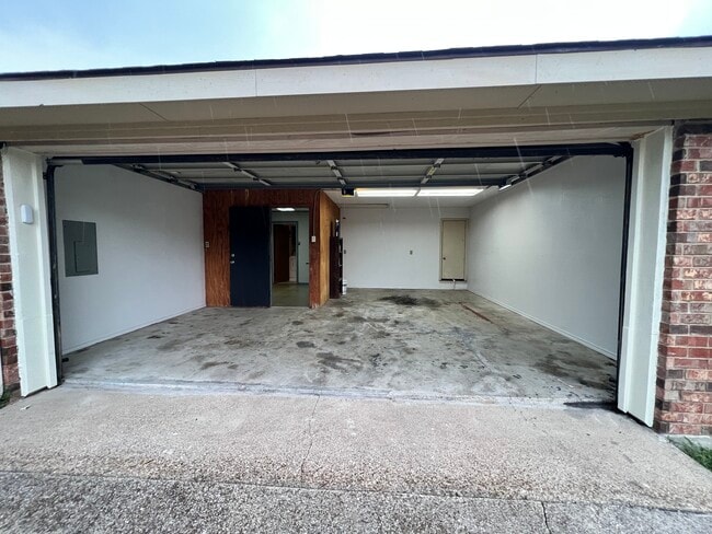 Building Photo - 505 Rustic Pl