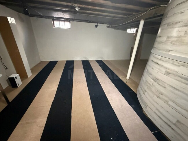 Building Photo - 774 Gardendale St