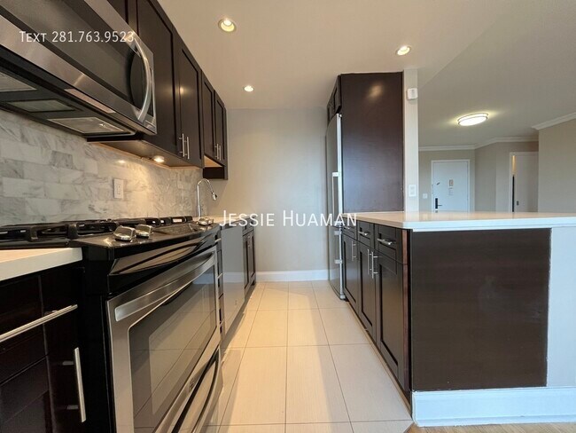 Building Photo - 80 N Moore St