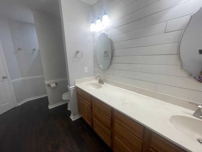 Building Photo - Haughton Beauty with Bonus Room
