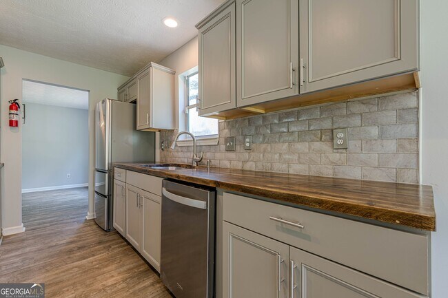 Building Photo - 5458 Winslow Crossing N